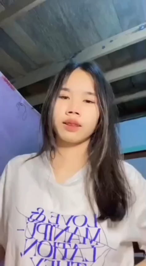 Cô gái trẻ sở hữu đôi bầu ngực căng mọng khiến bao người thèm khát không kiềm chế nổi